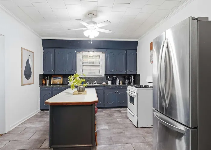 Affordable Private Near Downtown Lafayette