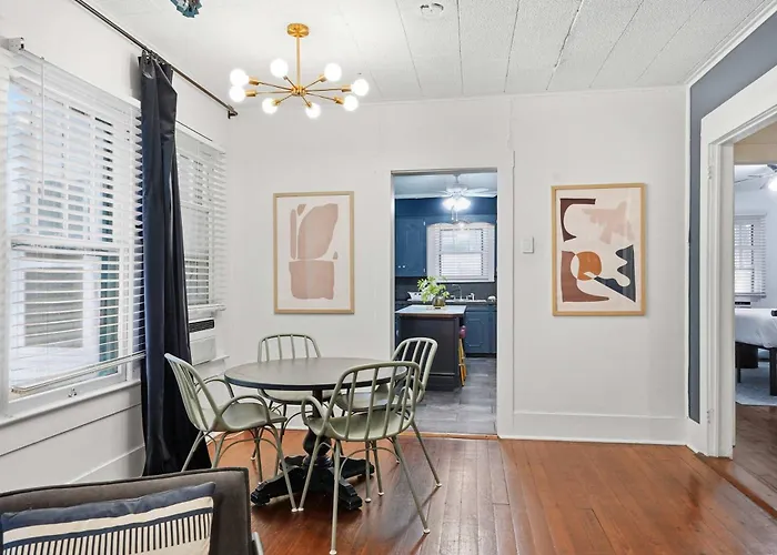 Affordable Private Near Downtown *