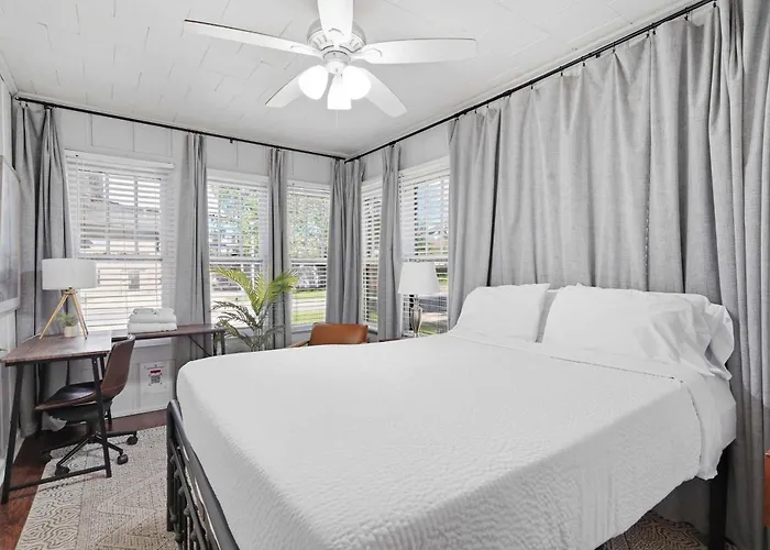 Hébergement de vacances Affordable Private Near Downtown *