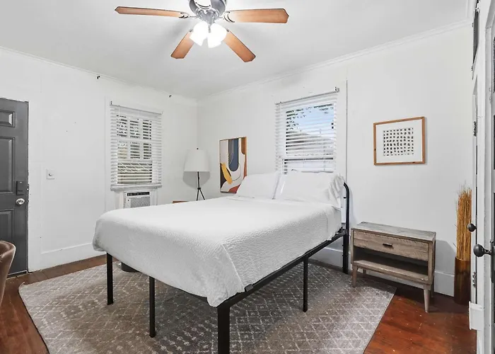 Affordable Private Near Downtown * Lafayette